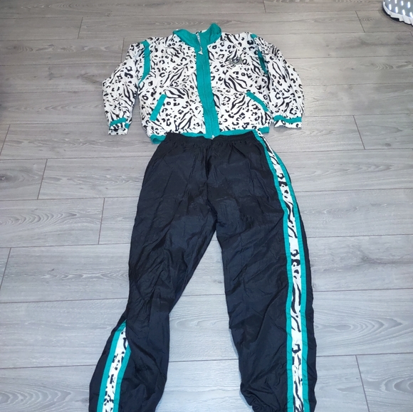 Vintage 80s 2 piece nylon lined tracksuit